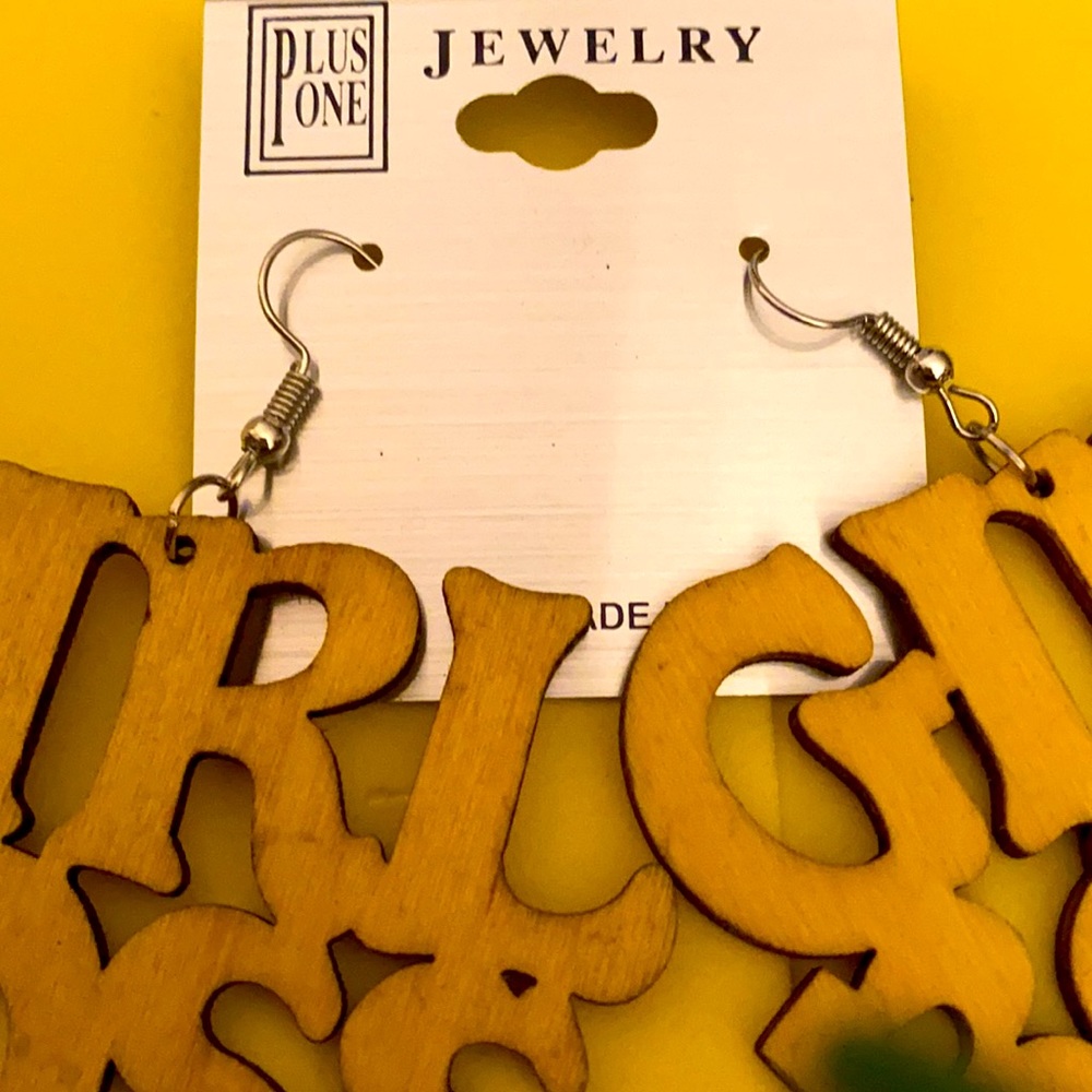 PLUS ONE YELLOW WOODEN EARRINGS - Picture 3 of 4